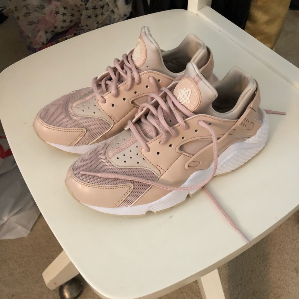 ❤️SOLD❤️ Nike air huarache particle beige